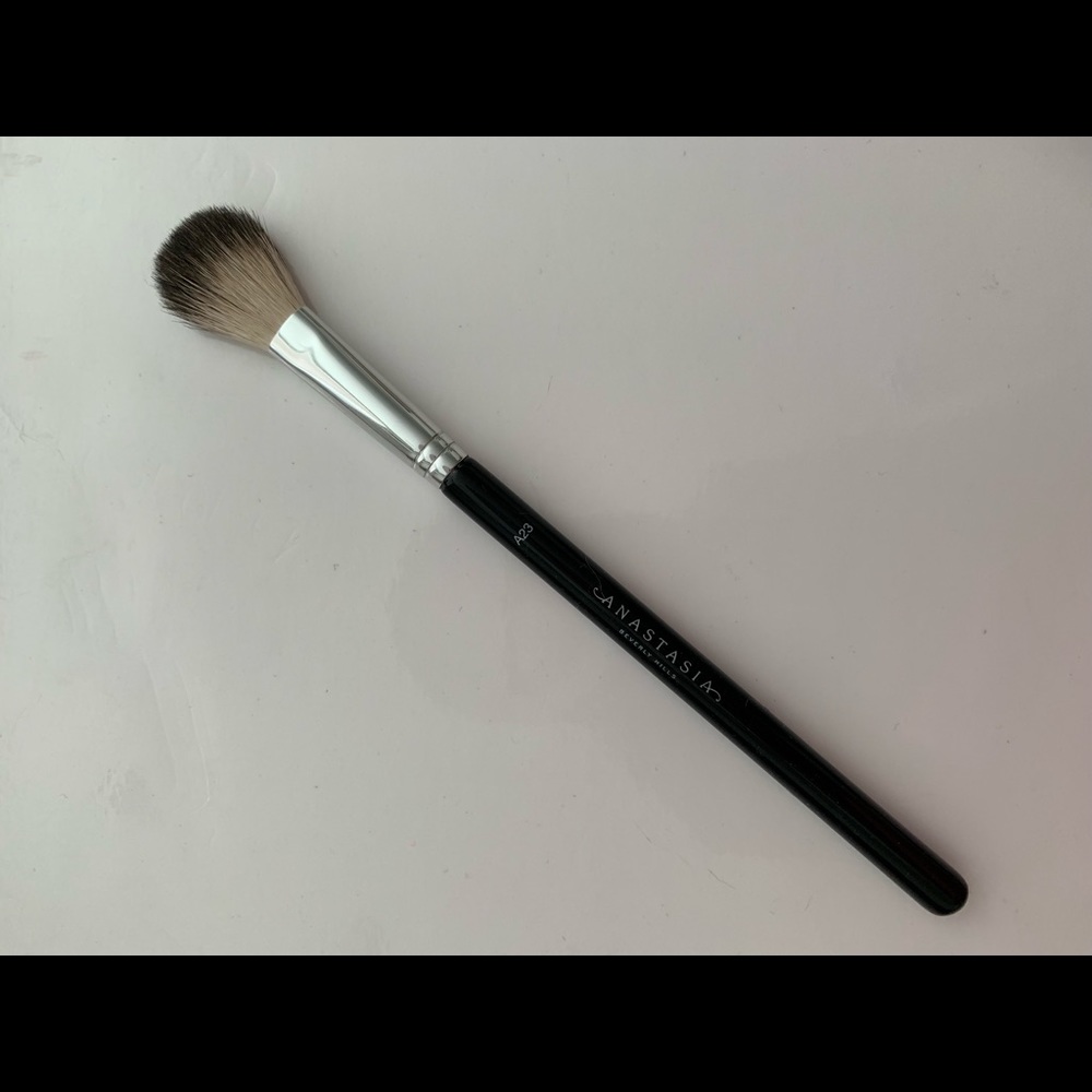 ANASTASIA BEVERLY HILLS A23 PRO BRUSH HIGHLIGHTER